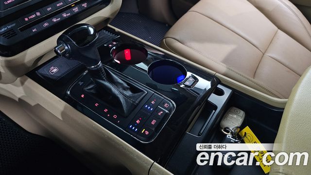 Kia Carnival 9-seater Hi-Limousine Noblesse 2016 — фото 9
