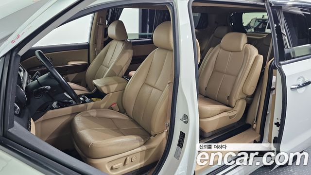 Kia Carnival 9-seater Hi-Limousine Noblesse 2016 — фото 10