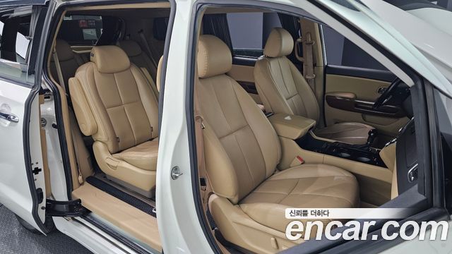 Kia Carnival 9-seater Hi-Limousine Noblesse 2016 — фото 11