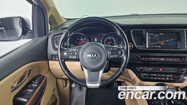 Kia Carnival 9-seater Hi-Limousine Noblesse 2016 — фото 13
