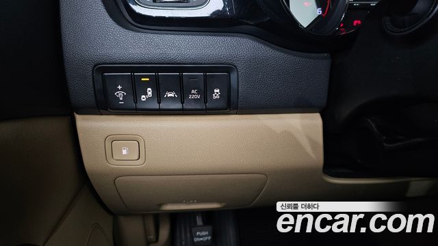 Kia Carnival 9-seater Hi-Limousine Noblesse 2016 — фото 15