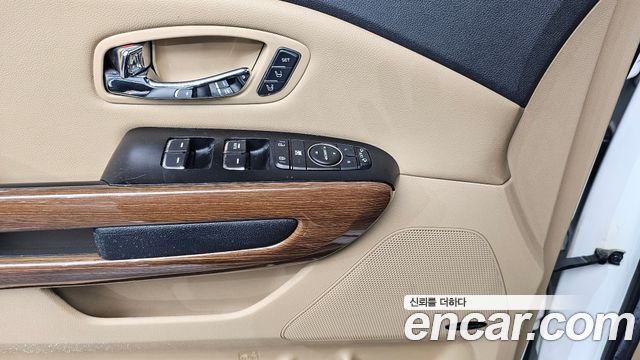 Kia Carnival 9-seater Hi-Limousine Noblesse 2016 — фото 16
