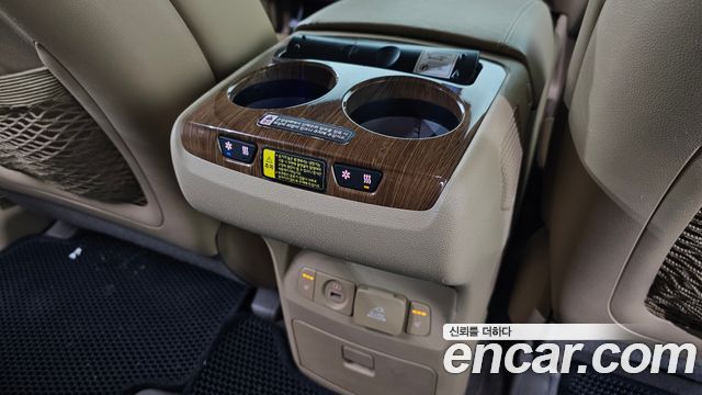 Kia Carnival 9-seater Hi-Limousine Noblesse 2016 — фото 19