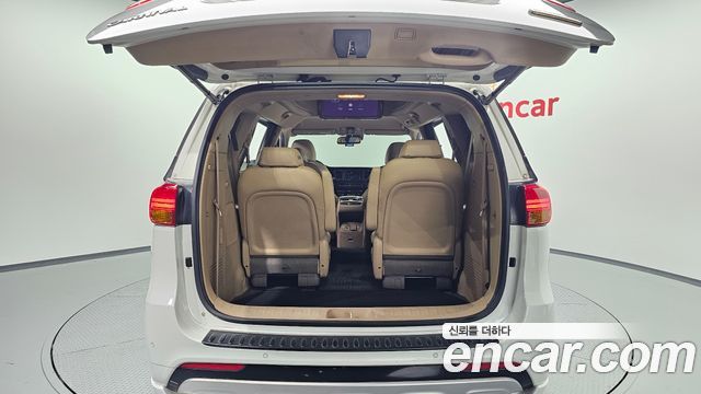 Kia Carnival 9-seater Hi-Limousine Noblesse 2016 — фото 20