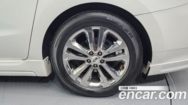 Kia Carnival 9-seater Hi-Limousine Noblesse 2016 — фото 21