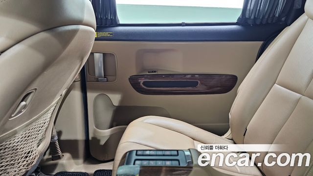 Kia Carnival 9-seater Hi-Limousine Noblesse 2016 — фото 25
