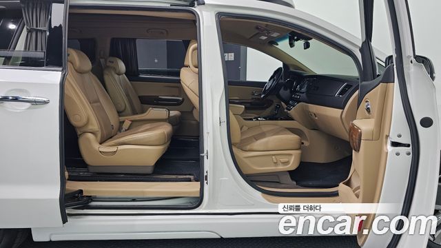 Kia Carnival 9-seater Hi-Limousine Noblesse 2016 — фото 26