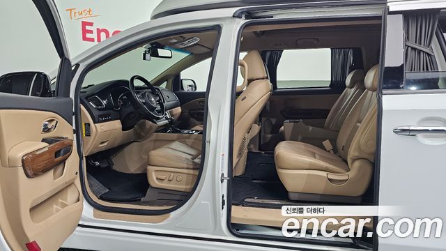 Kia Carnival 9-seater Hi-Limousine Noblesse 2016 — фото 30