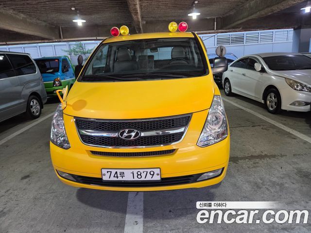 Hyundai Grand Starex 12-Seater Wagon CVX Deluxe