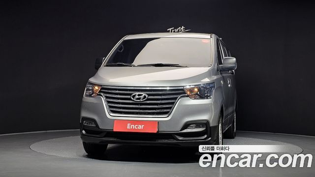 Hyundai Grand Starex Van 3-Seater Style 2019 — фото 3