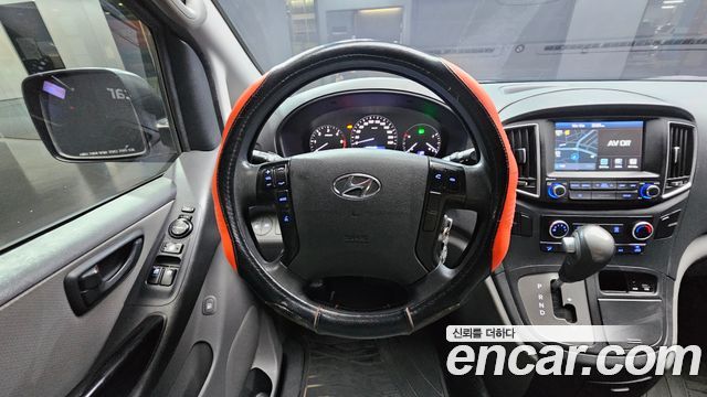 Hyundai Grand Starex Van 3-Seater Style 2019 — фото 12