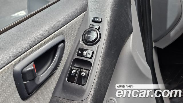 Hyundai Grand Starex Van 3-Seater Style 2019 — фото 16