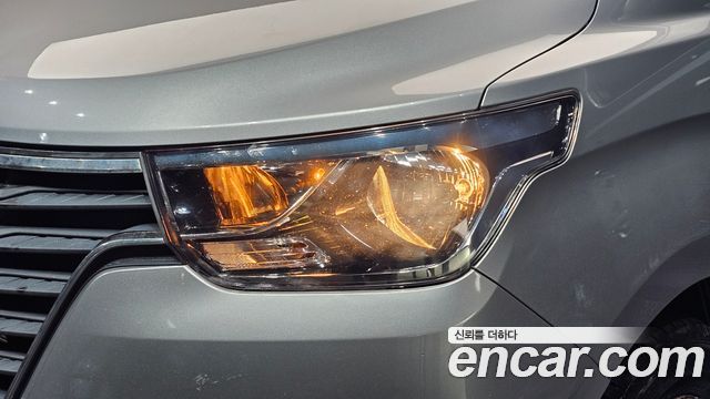 Hyundai Grand Starex Van 3-Seater Style 2019 — фото 22
