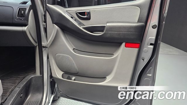 Hyundai Grand Starex Van 3-Seater Style 2019 — фото 25