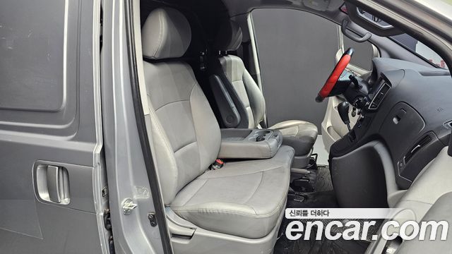 Hyundai Grand Starex Van 3-Seater Style 2019 — фото 26
