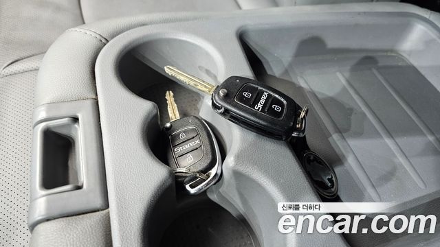Hyundai Grand Starex Van 3-Seater Style 2019 — фото 27