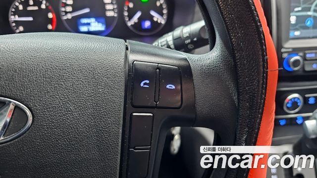 Hyundai Grand Starex Van 3-Seater Style 2019 — фото 28