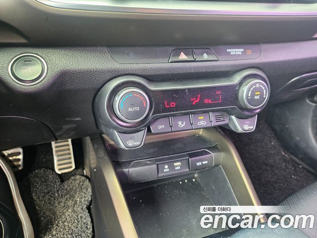 Kia Stonic Diesel 1.6 Prestige 2018 — фото 8