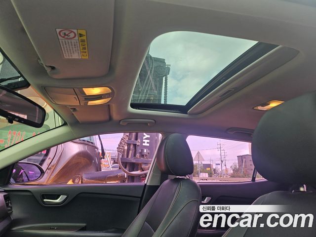 Kia Stonic Diesel 1.6 Prestige 2018 — фото 10