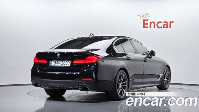 BMW 5 Series (G30) 520i M Sport 2023 — фото 2