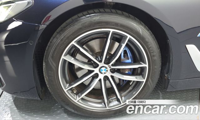 BMW 5 Series (G30) 520i M Sport 2023 — фото 5