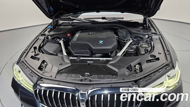 BMW 5 Series (G30) 520i M Sport 2023 — фото 6