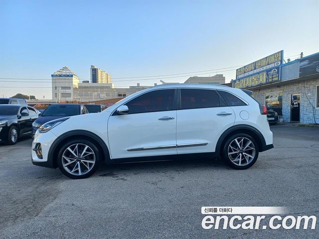 Kia Niro 1.6 HEV Noblesse Special 2020 — фото 6