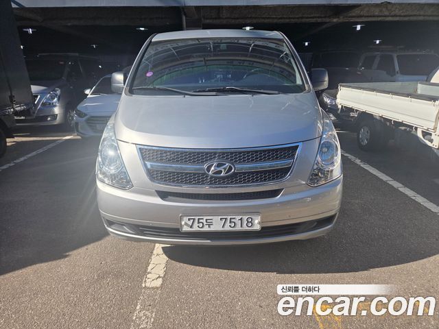 Hyundai Grand Starex 12-Seater Wagon CVX Deluxe