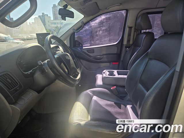 Hyundai Grand Starex 12-Seater Wagon CVX Deluxe 2015 — фото 15