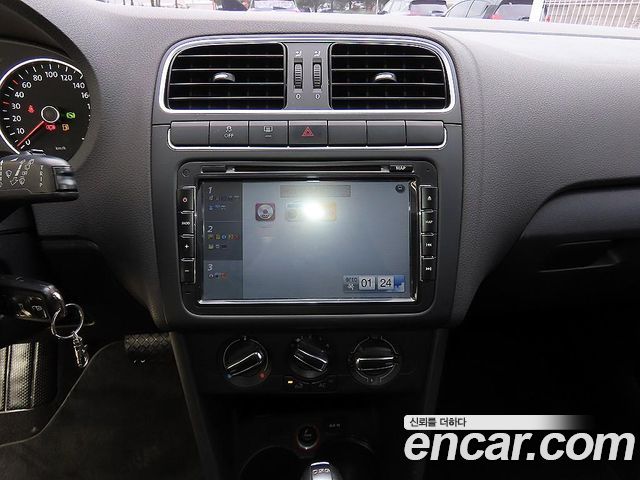 Volkswagen Polo 1.4 TDI R-Line 5th 2014 — фото 16