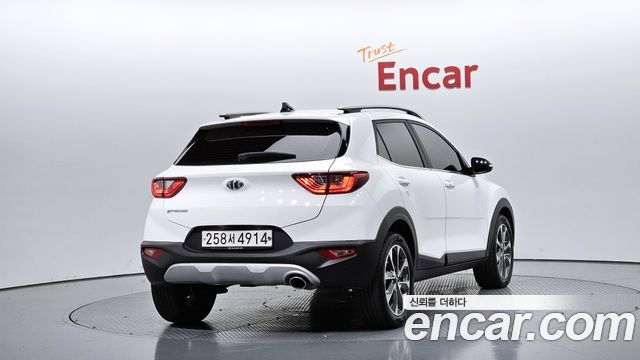 Kia Stonic 1.4 Prestige 2020 — фото 2