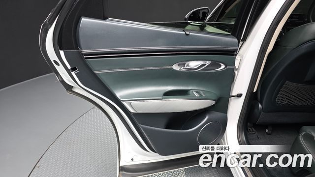 Genesis Electrified (GV70) e-AWD 2022 — фото 25