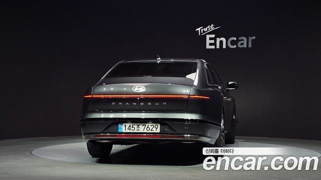 Hyundai Grandeur (GN7) 2,5 Gasoline 2WD Calligraphy 2023 — фото 4