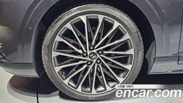 Hyundai Grandeur (GN7) 2,5 Gasoline 2WD Calligraphy 2023 — фото 5