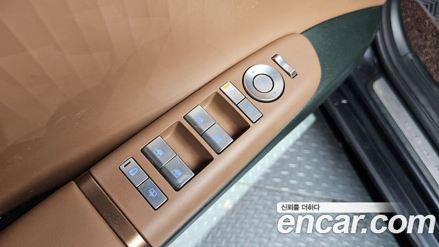 Hyundai Grandeur (GN7) 2,5 Gasoline 2WD Calligraphy 2023 — фото 12