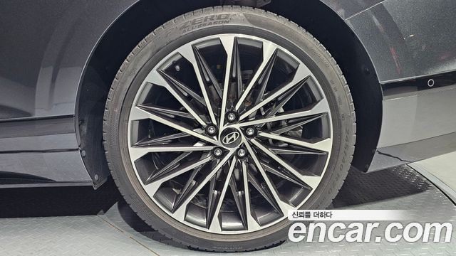 Hyundai Grandeur (GN7) 2,5 Gasoline 2WD Calligraphy 2023 — фото 21