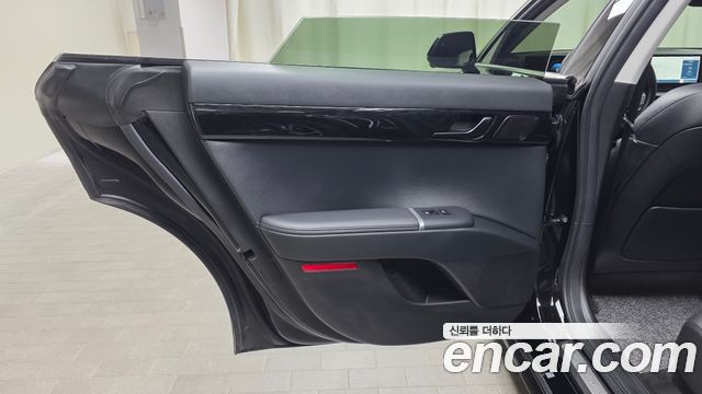 Hyundai Grandeur (GN7) 2,5 Gasoline 2WD Exclusive 2025 — фото 25