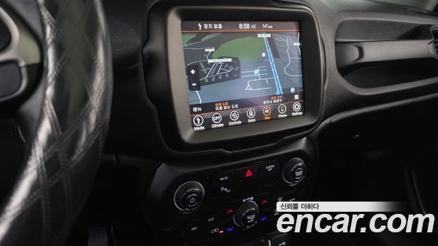 Jeep Renegade 1.3 Limited 2022 — фото 13