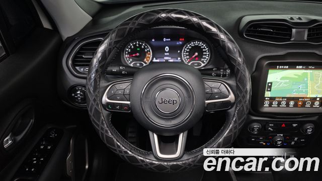 Jeep Renegade 1.3 Limited 2022 — фото 14