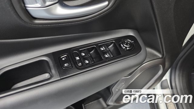 Jeep Renegade 1.3 Limited 2022 — фото 20