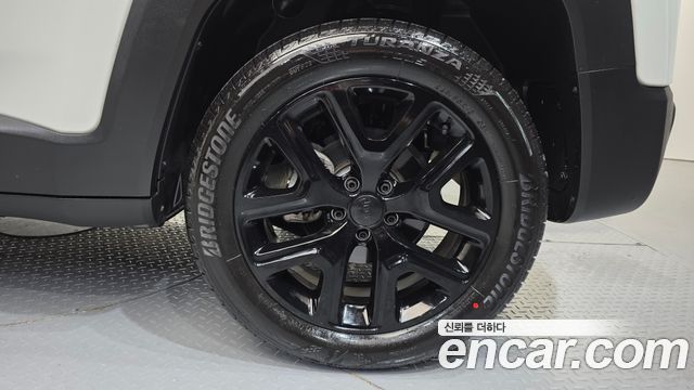 Jeep Renegade 1.3 Limited 2022 — фото 21