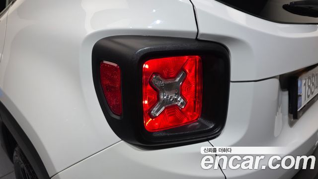 Jeep Renegade 1.3 Limited 2022 — фото 23