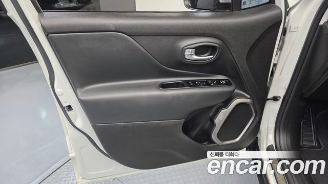 Jeep Renegade 1.3 Limited 2022 — фото 24