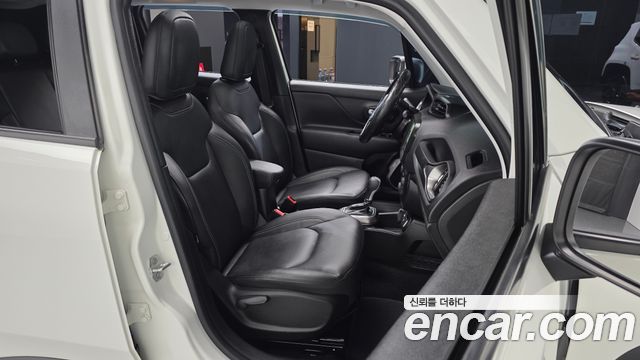 Jeep Renegade 1.3 Limited 2022 — фото 26
