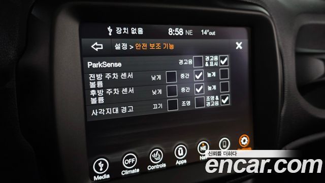 Jeep Renegade 1.3 Limited 2022 — фото 30