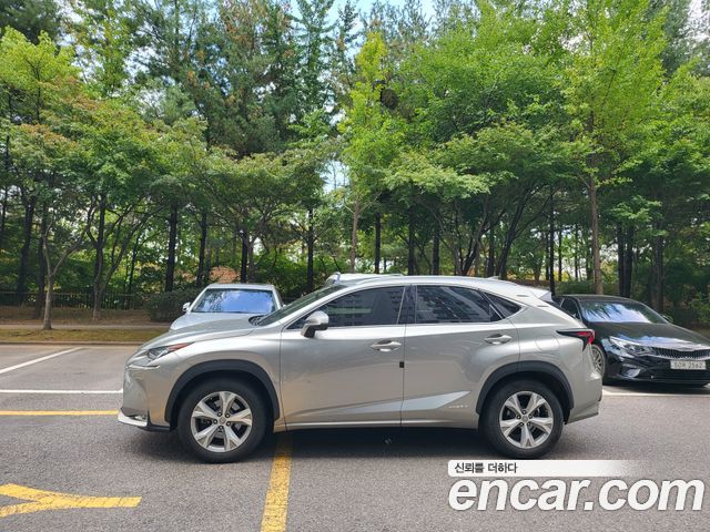 Lexus NX300h Executive 2017 — фото 3