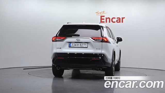 Toyota RAV4 (V) 2.5 4WD PHEV XSE 2025 — фото 4