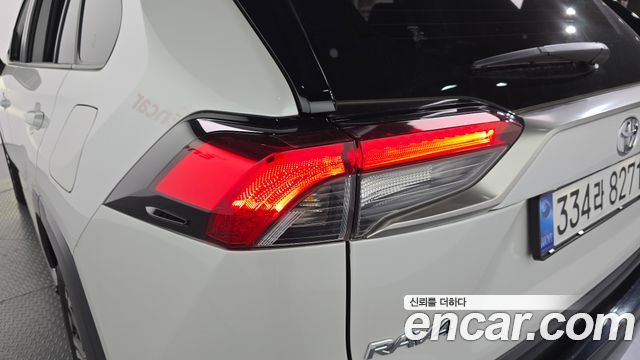 Toyota RAV4 (V) 2.5 4WD PHEV XSE 2025 — фото 23