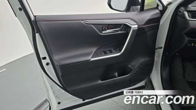 Toyota RAV4 (V) 2.5 4WD PHEV XSE 2025 — фото 24