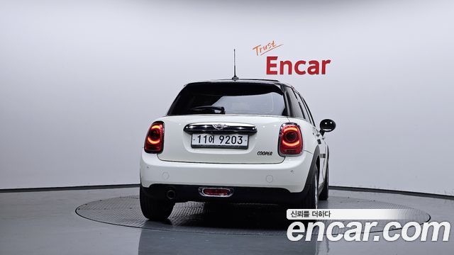 MINI Cooper 5Door HIGH 3rd 2015 — фото 4